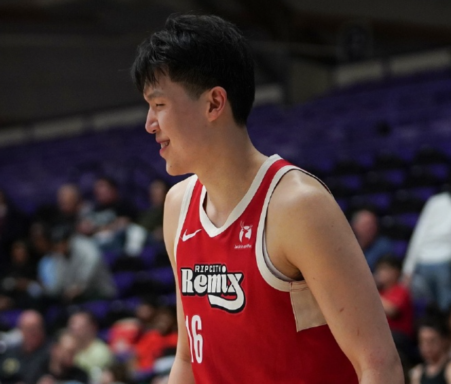 星空体育官网-创G联赛生涯新高！杨瀚森大发神威，但球队惜败！